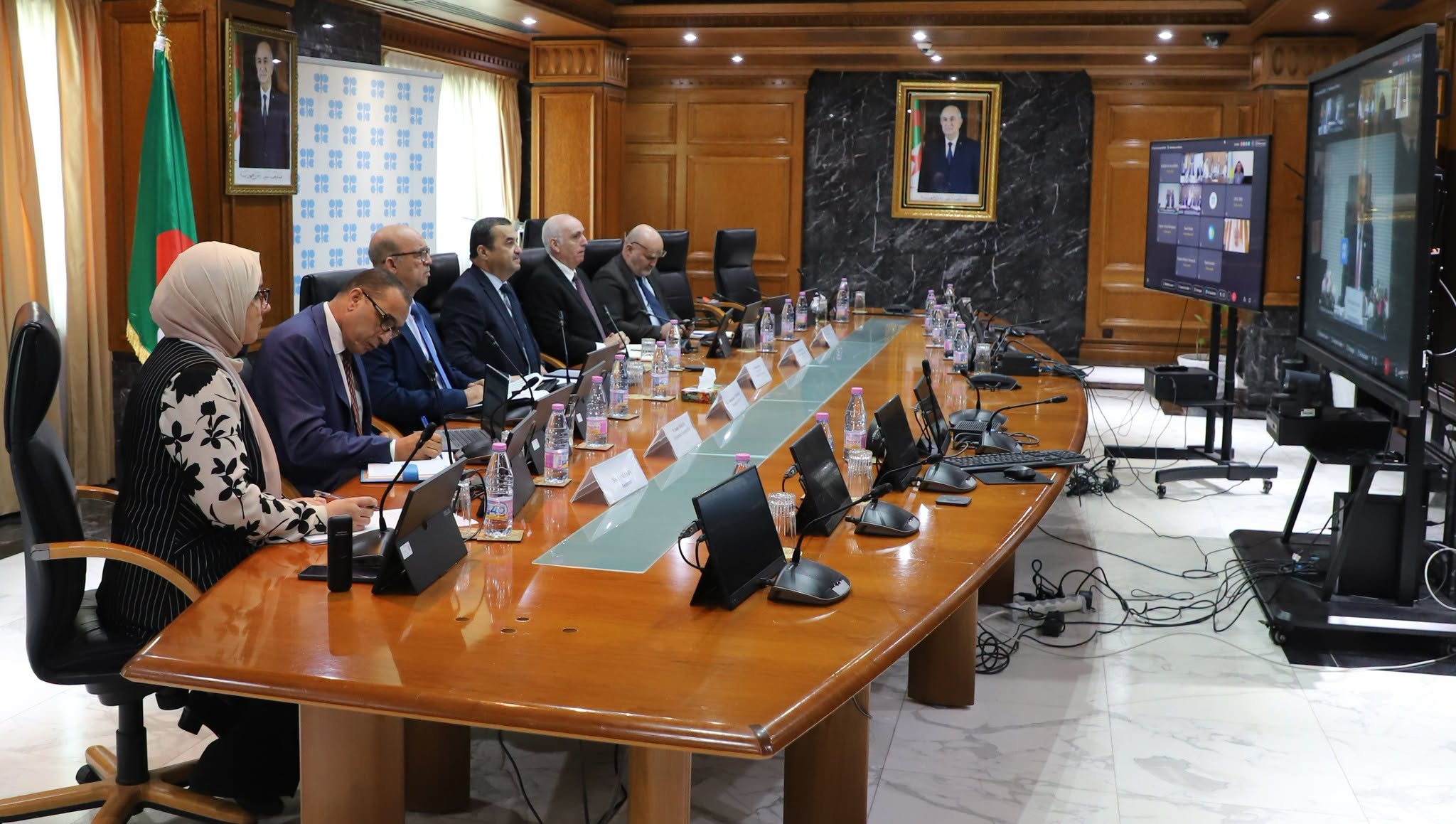 الجزائر ترفع إنتاجها النفطي إلى 1.007 مليون برميل يوميا