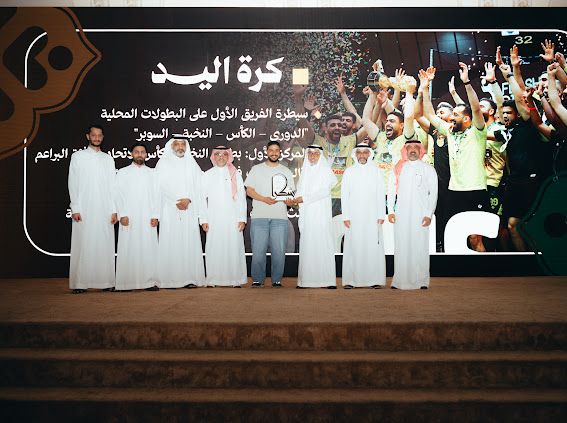 الخليج يحتفي بمنجزات الموسم ويكرّم شركاء النجاح