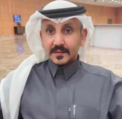 الظويلمي يحتفي بتخرجه وحصوله على درجة الماجستير في إدارة الأعمال