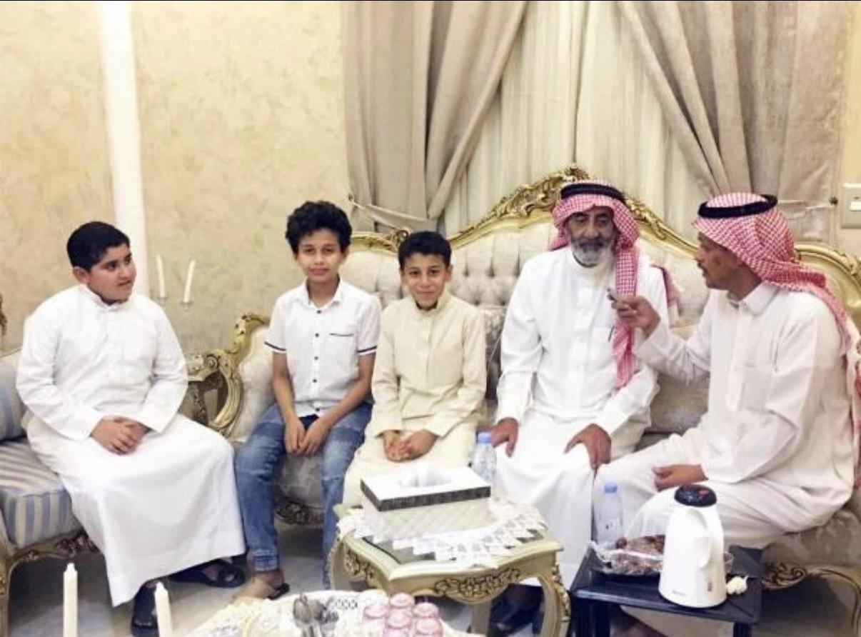 كبار السن في بيوتنا.. بركة المكان ومسؤولية الأبناء