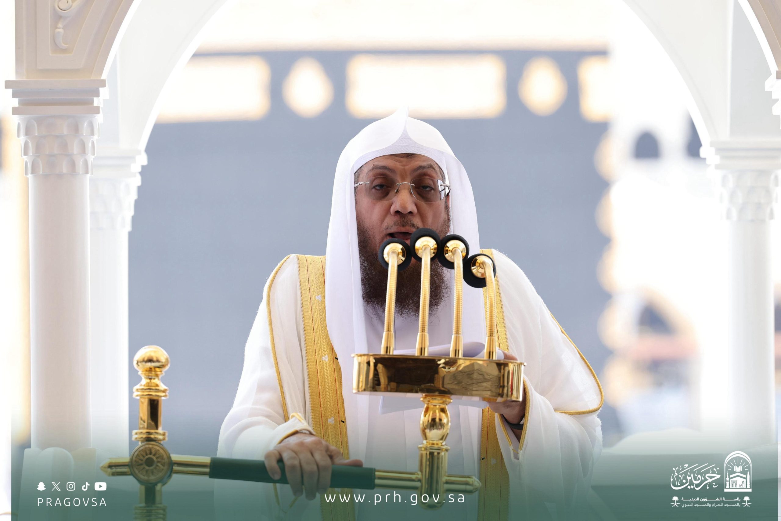الخياط يوصي المسلمين في خطبة الجمعة بالمسجد الحرام بإخلاص العبادة لله