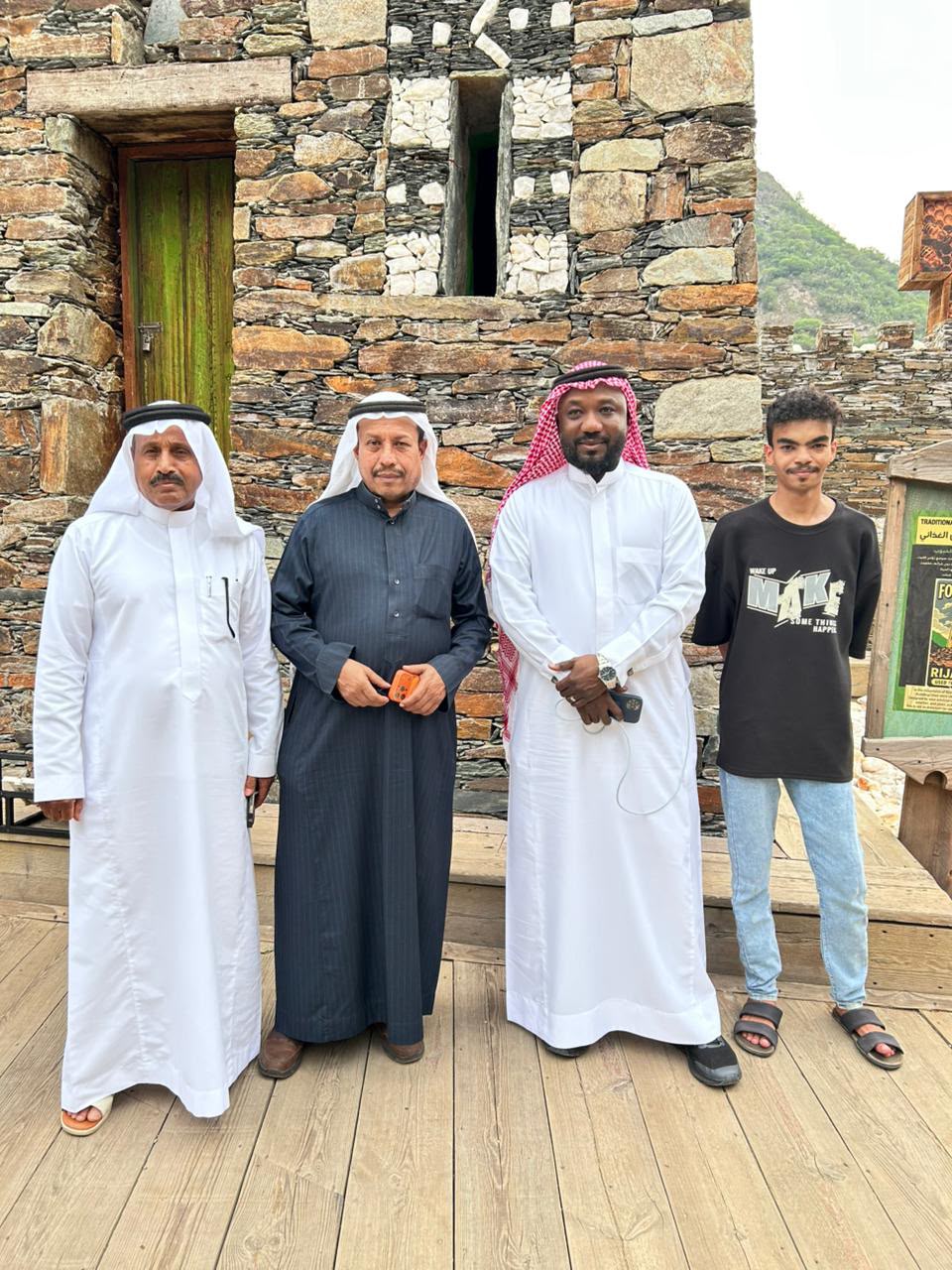 في الطريق بين جازان وعسير.. قائدان ورفقةٌ واحدة وحكايةٌ لا تنتهي عند آخر منعطف