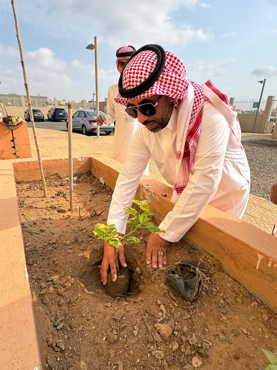 «بيئة رابغ» تنفذ مبادرة لتشجير المركز الصحي بالمرجانية وتعزيز جودة الحياة