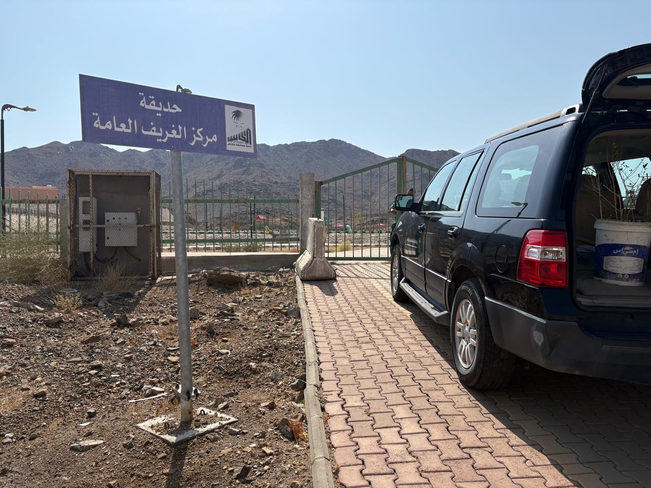 بيئة الكامل ينفذ مبادرة بيئية لتشجير حديقه مركز الغريف التابع لمحافظة الكامل