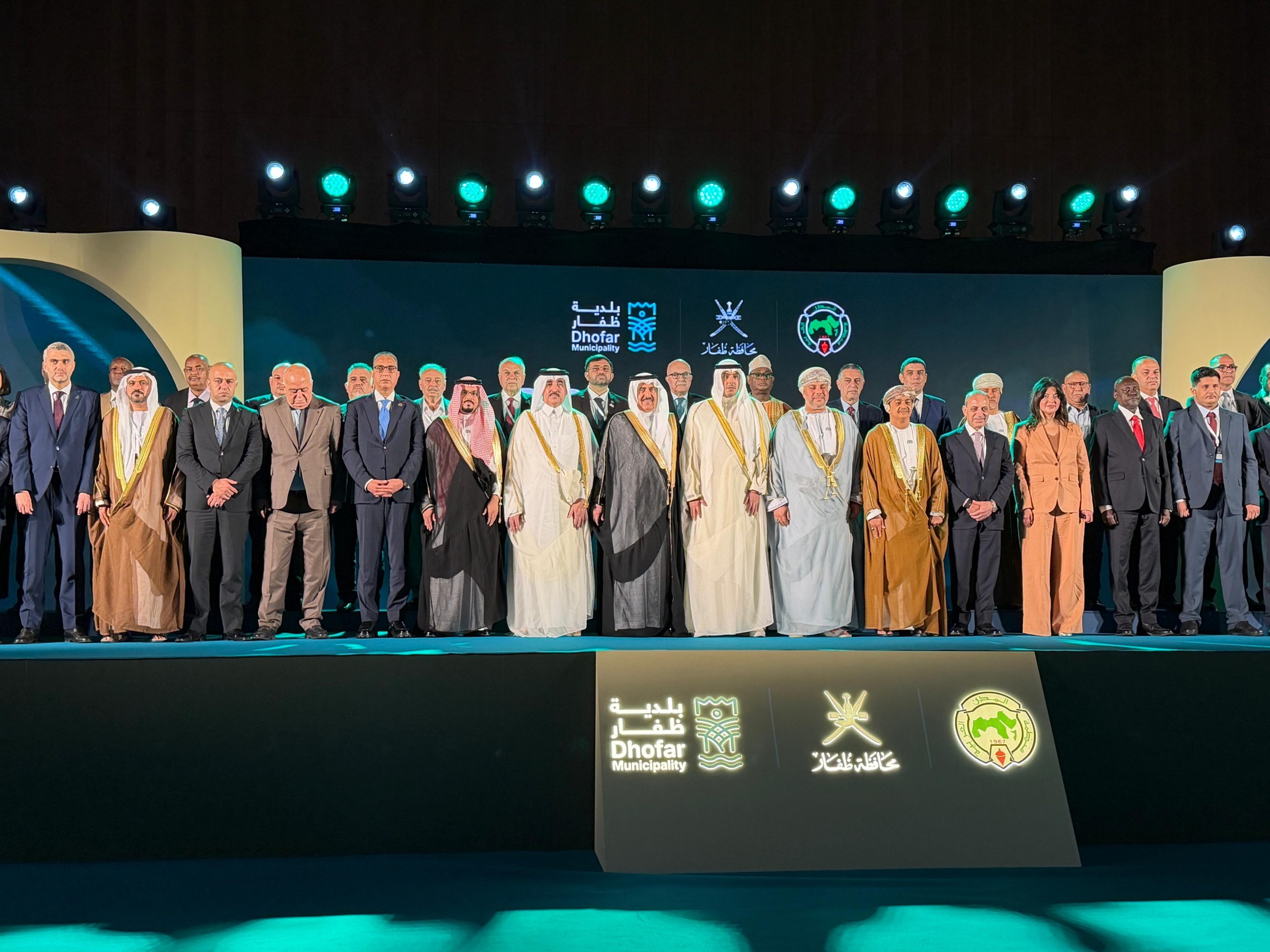 أمين الباحة يرأس وفد الأمانة في مؤتمر المدن العربية بظفار