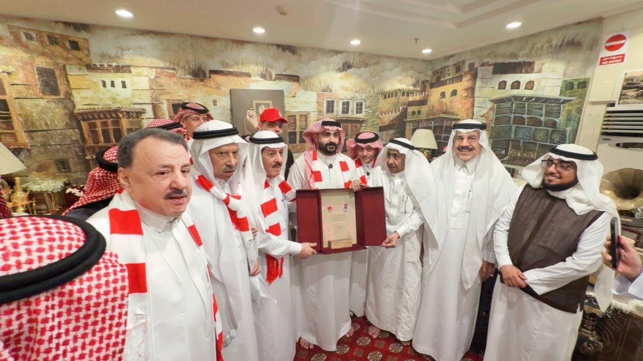 رواق مكيون يكرّم مؤلف كتاب «نادي الوحدة.. تاريخ وعراقة»