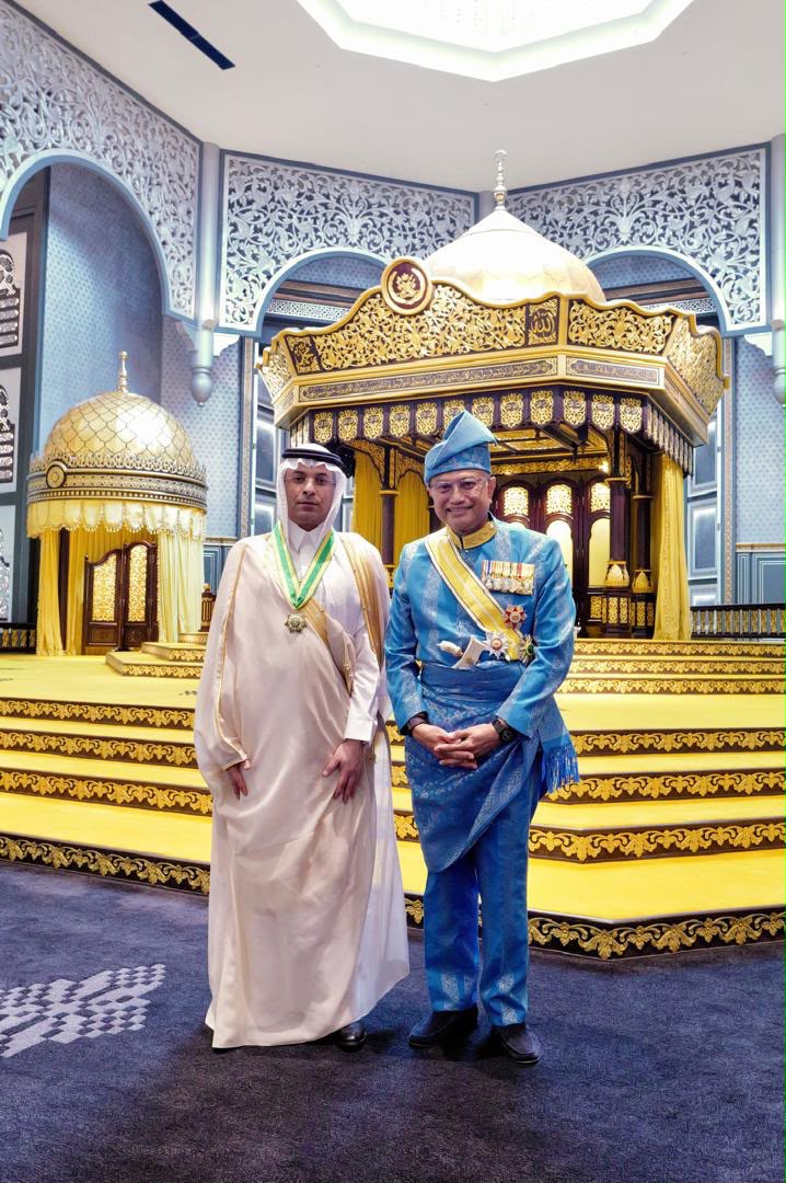تتويج ملكي لجهود ثقافية.. سلطان ترينقانو يمنح القائم بأعمال الملحقية الثقافية السعودية بماليزيا ب وسام السلطان ميزان زين العابدين