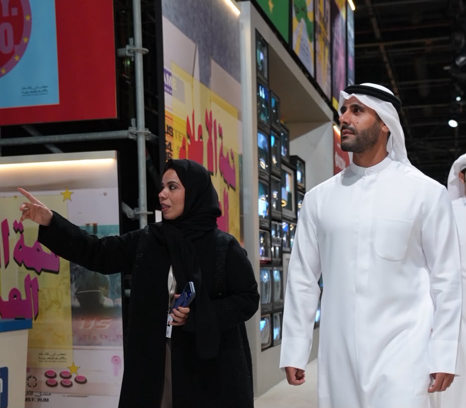 الشيخ مبارك فهد الجابر يلتقي رئيس الهيئة الوطنية للإعلام الإماراتية ووزير الإعلام البحريني في قمة الإعلام العربي بمدينة دبي 