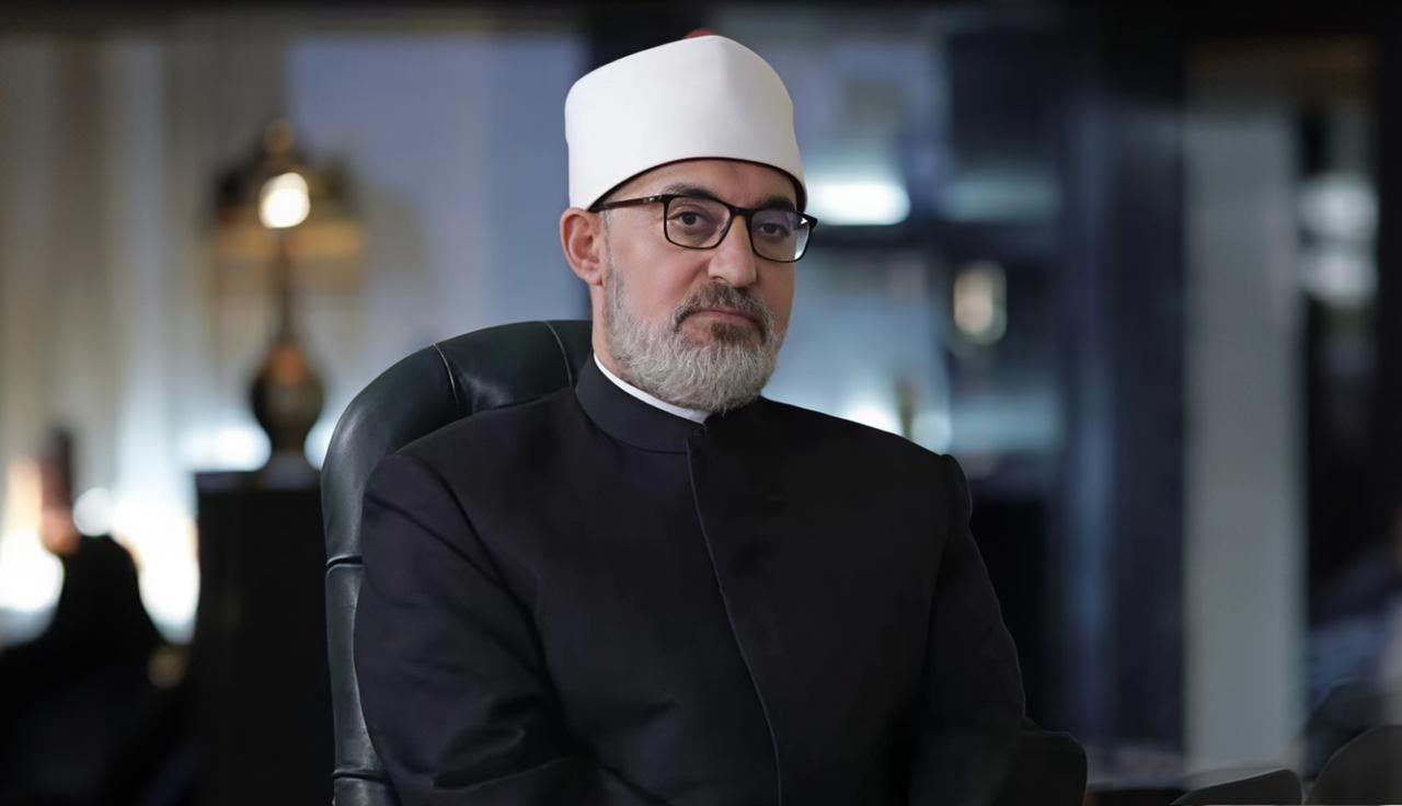 مفتي الجمهورية يأسف لمحاولة استهداف مكة المكرمة ويؤكد: حرمة البلد الحرام أسمى من أن تطالها صراعات البشر وحسابات السياسة الضيقة