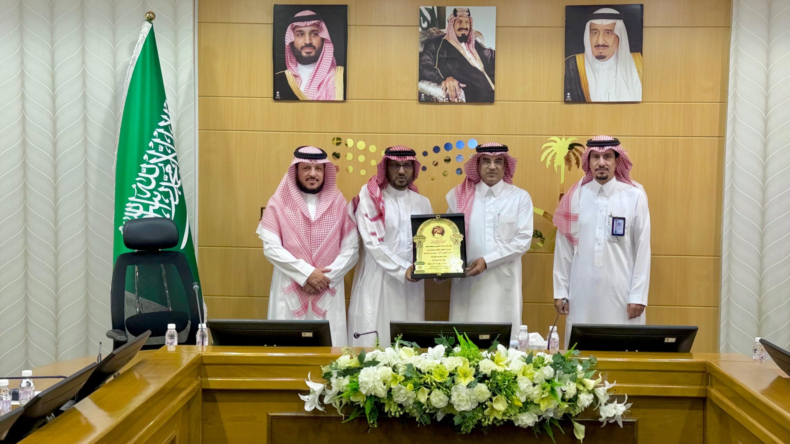 مدير عام تعليم الطائف يكرم الزميل السواط بعد خدمة تجاوزت 35 عامًا