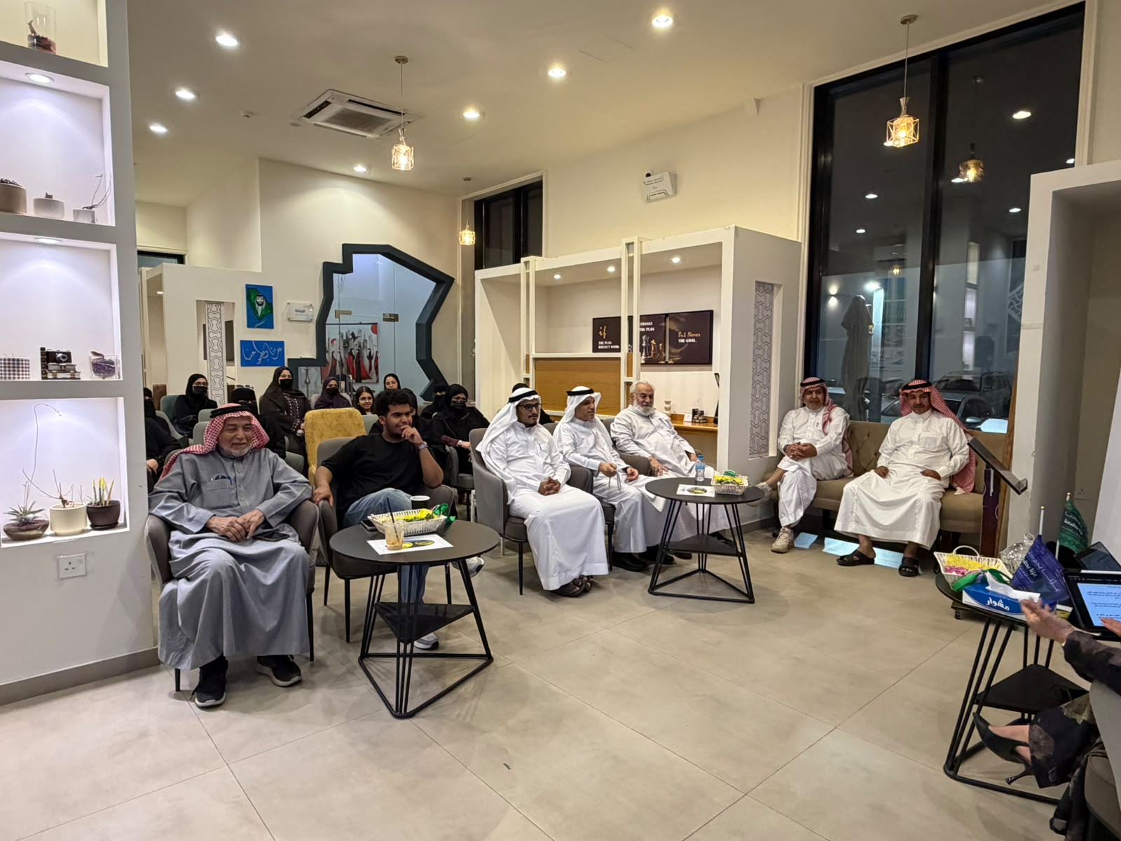 نادي ملتقى المبدعين الثقافي ينظم ورشة (الحضور القيادي والتطوير الذاتي)