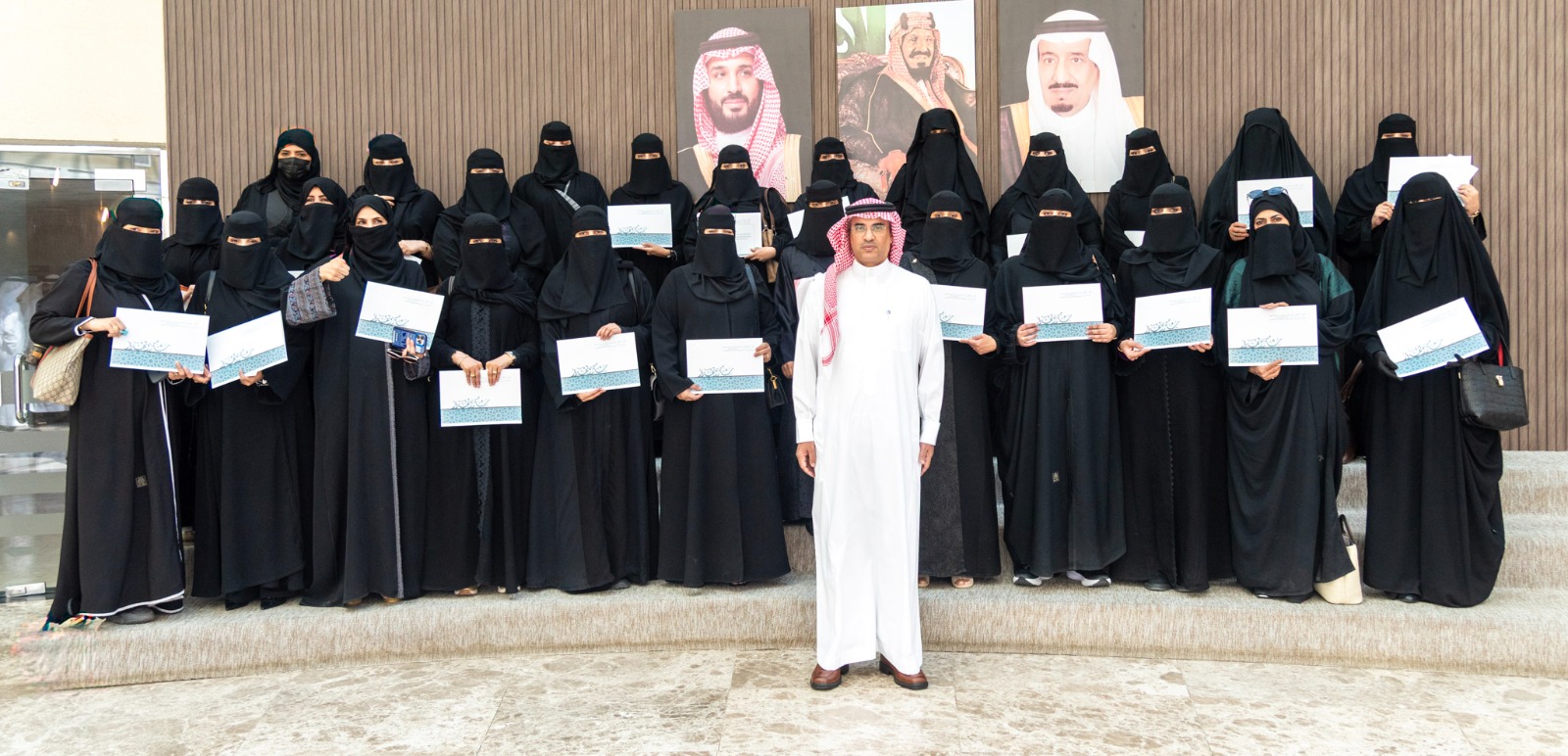 مدير تعليم الطائف يطلق المرحلة الثانية من مشروع ترسيخ القيم وتعزيز الهوية الوطنية ويكرم المدارس المشاركة في المرحلة الأولى 