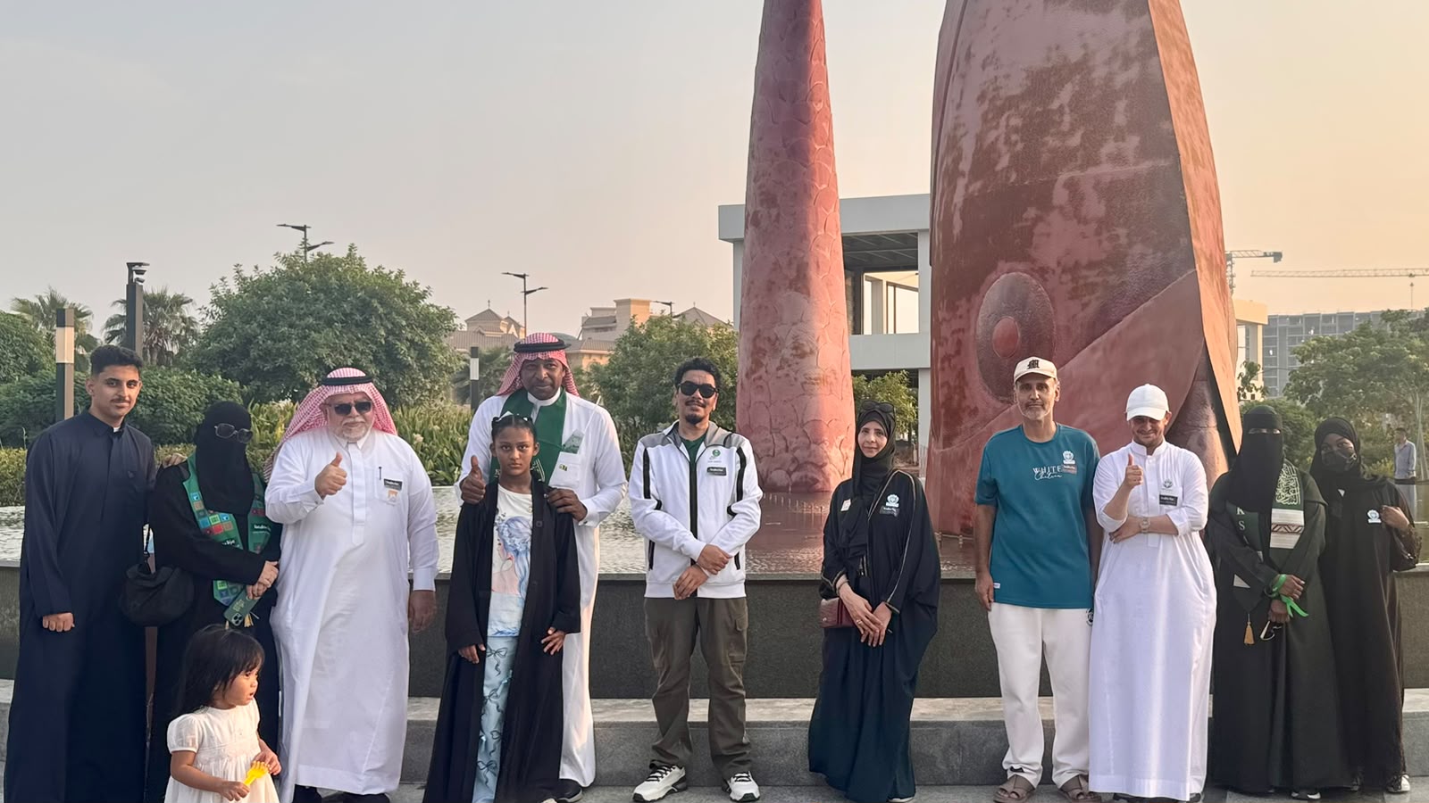 وقف بيت الحمد ينفّذ مبادرة «عزّنا بطبعنا» على الواجهة البحرية بأبحر الجنوبية