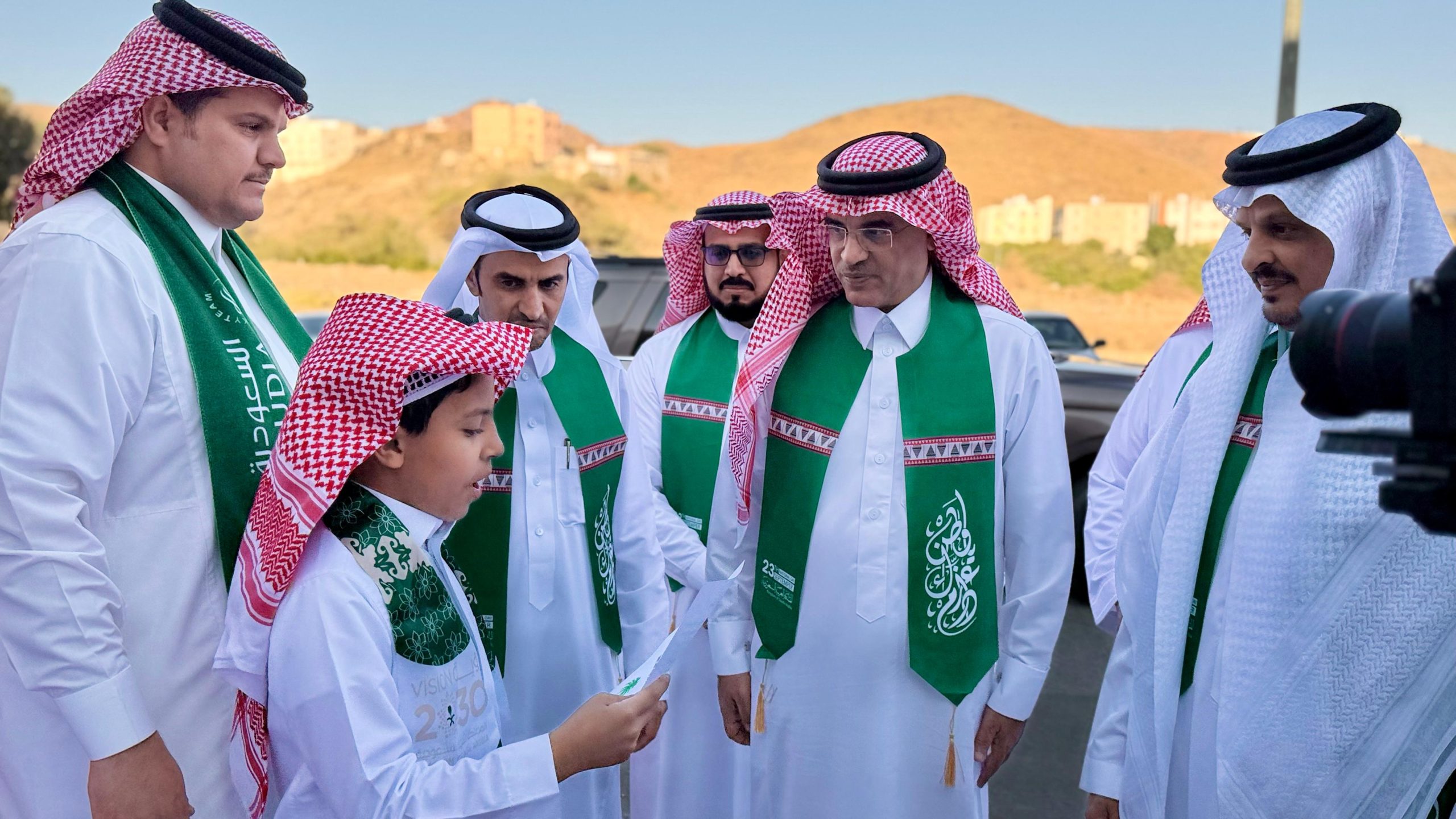 مدير عام تعليم الطائف يشارك طلاب مجمع وادي محرم الاحتفاء باليوم الوطني السعودي 