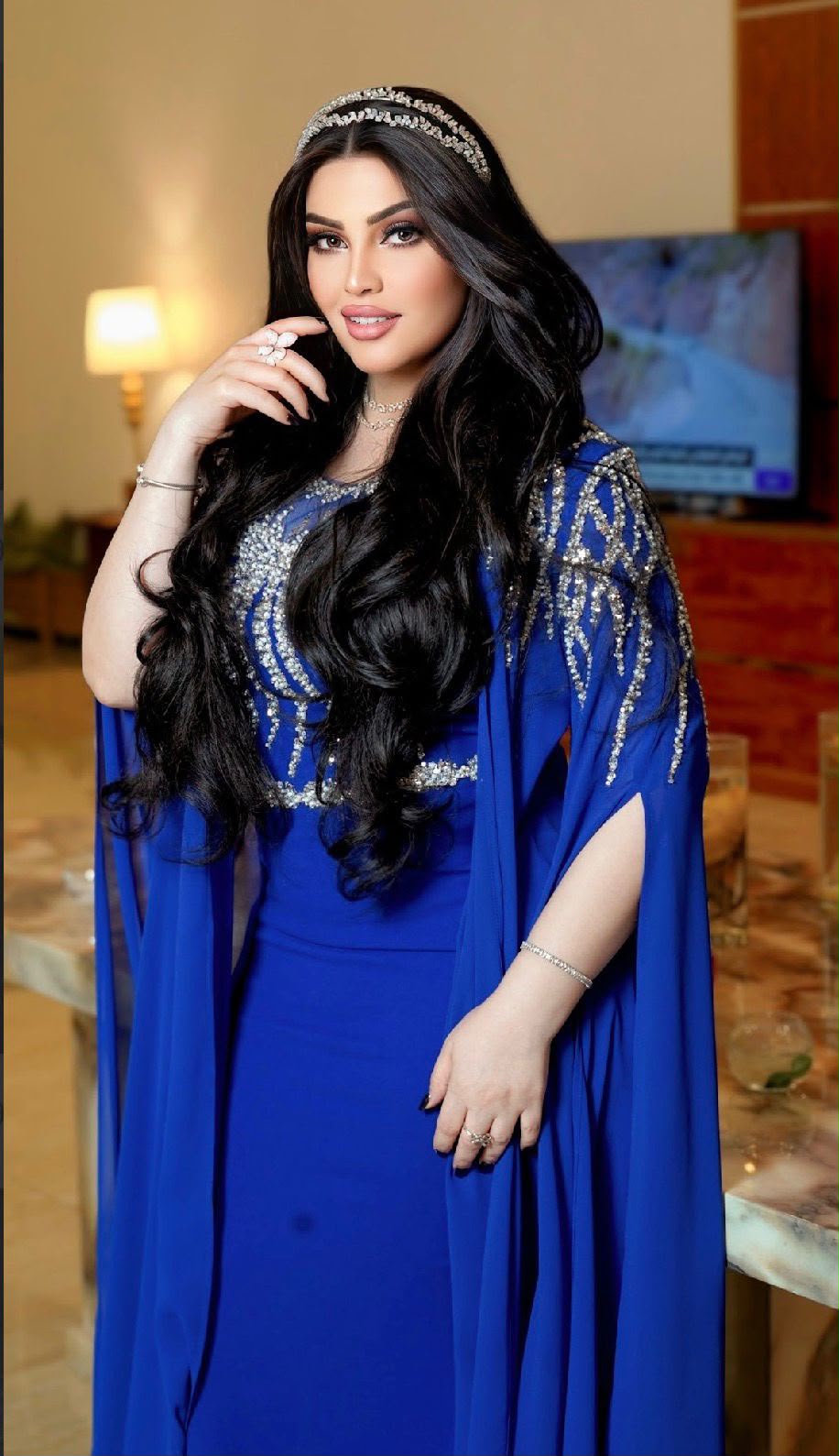 الفنانة رزان البحرينية تبهر الجماهير السعودية بأغانيها الوطنية بمناسبة اليوم الوطني 96 للمملكة