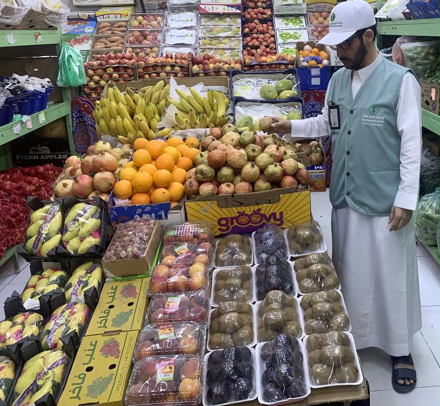 بيئه رنية تنفذ جولات رقابية على أسواق النفع العام