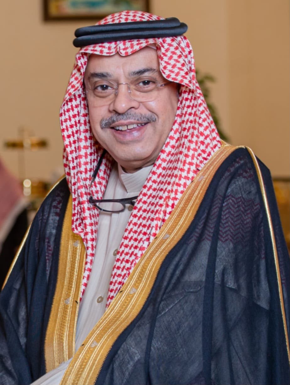 لدعمه برامج الجمعية : أدبي الطائف تمنح العضوية الشرفية لرجل الأعمال محمد بافيل
