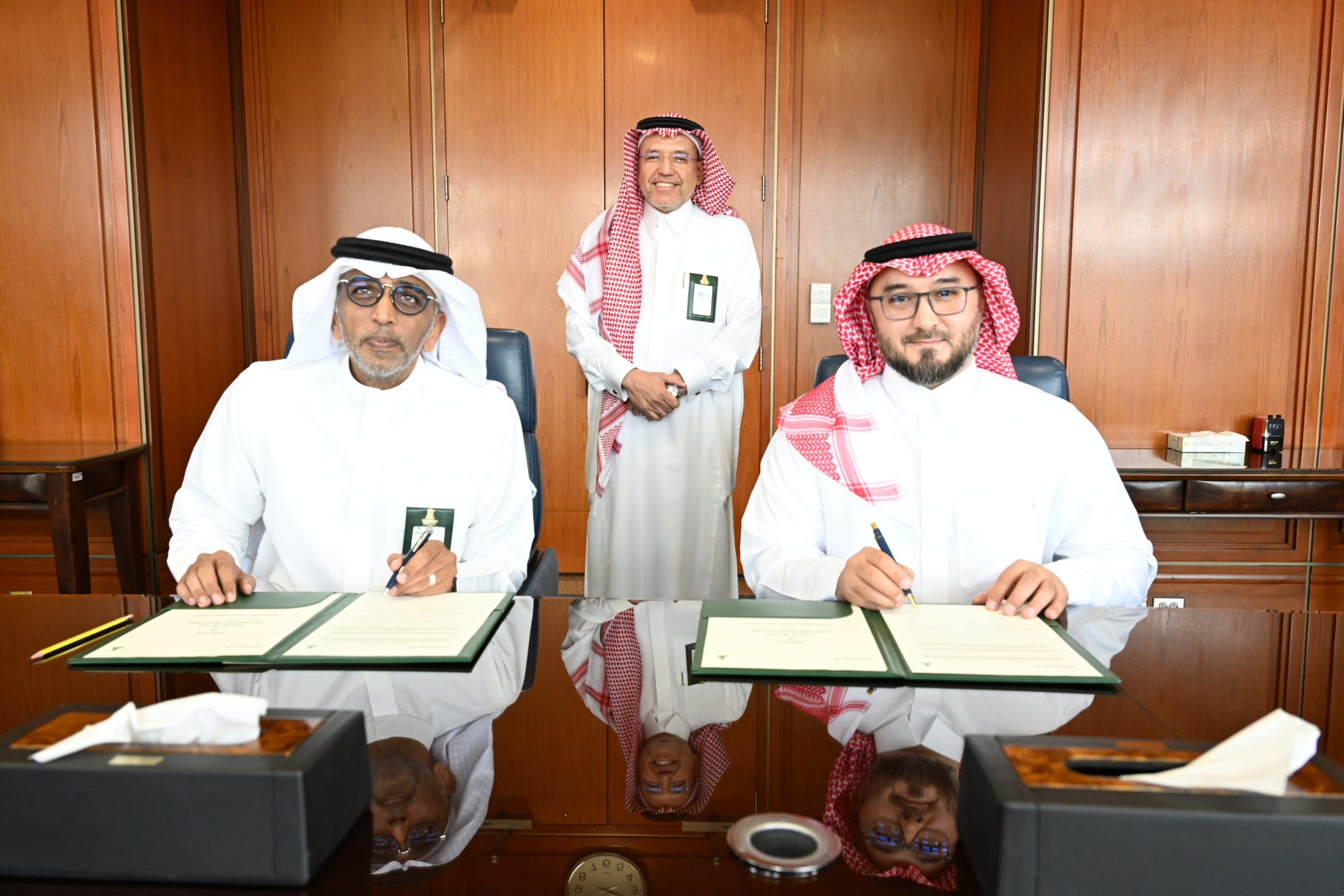 جامعة الملك عبدالعزيز و”لتقنيتي الخلايا والأنسجة” توقعان مذكرة تفاهم لتعزيز الشراكات العلمية وتعزيز الوعي المجتمعي الصحي