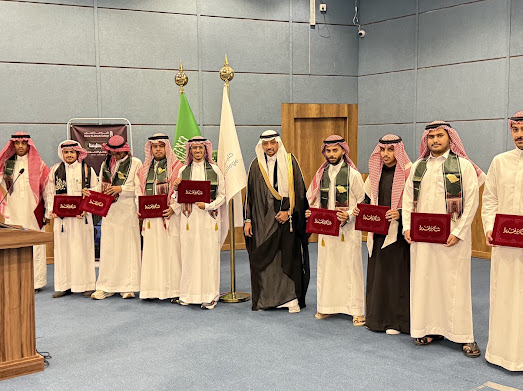 كلية منار الجنوب تحتفي باليوم الوطني السعودي وتكرّم طلابها وطالباتها