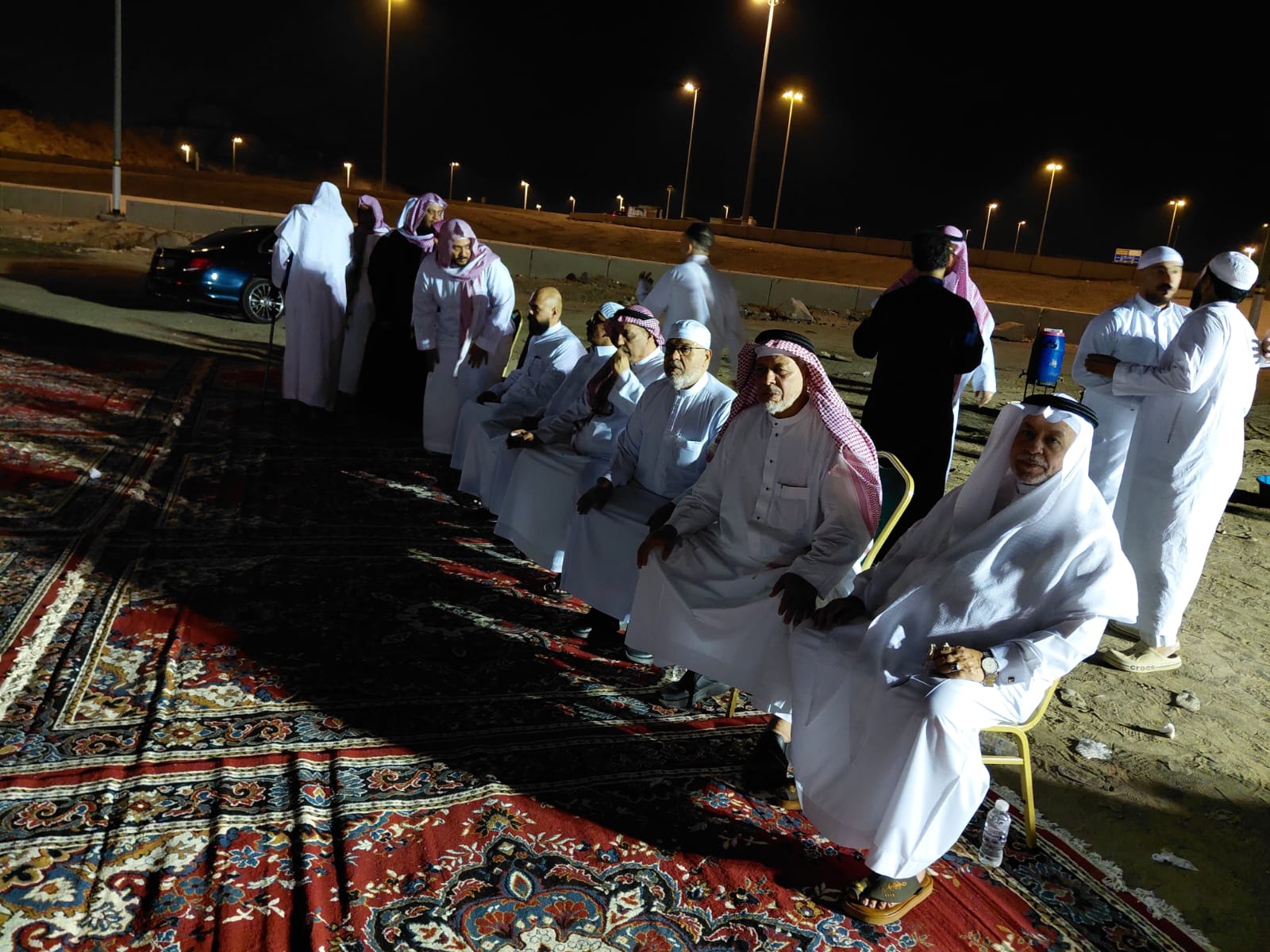 جموع المعزين يقدمون واجب العزاء والمواساة آل سنان وآل الجابري