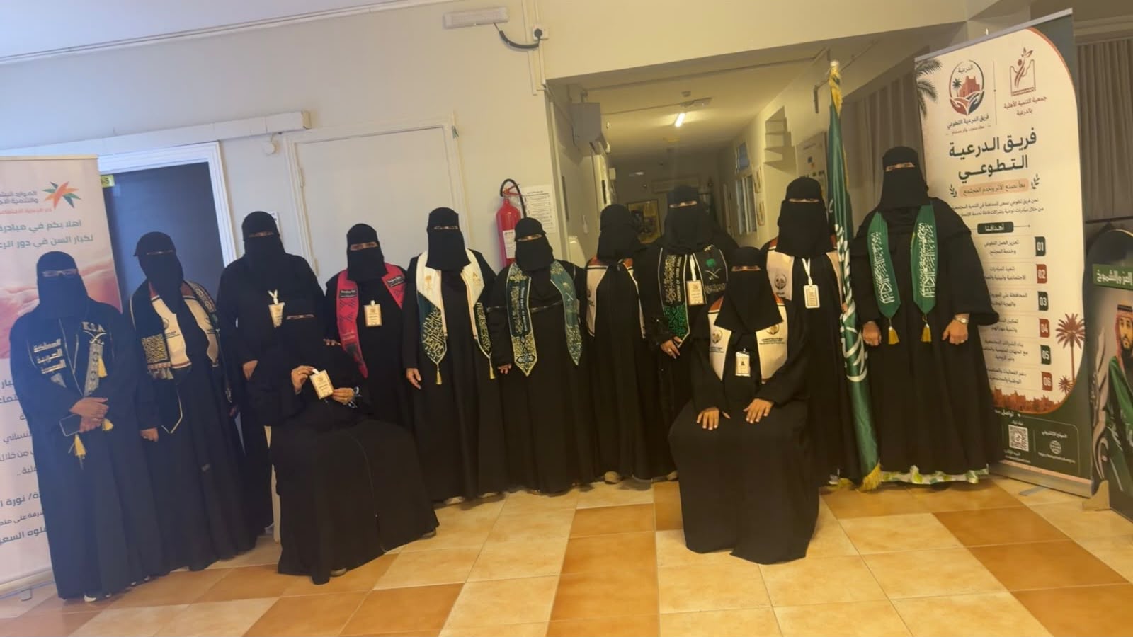 فريق الدرعية التطوعي يزور دار المسنات بالرياض احتفاءً باليوم العالمي لكبار السن واليوم الوطني