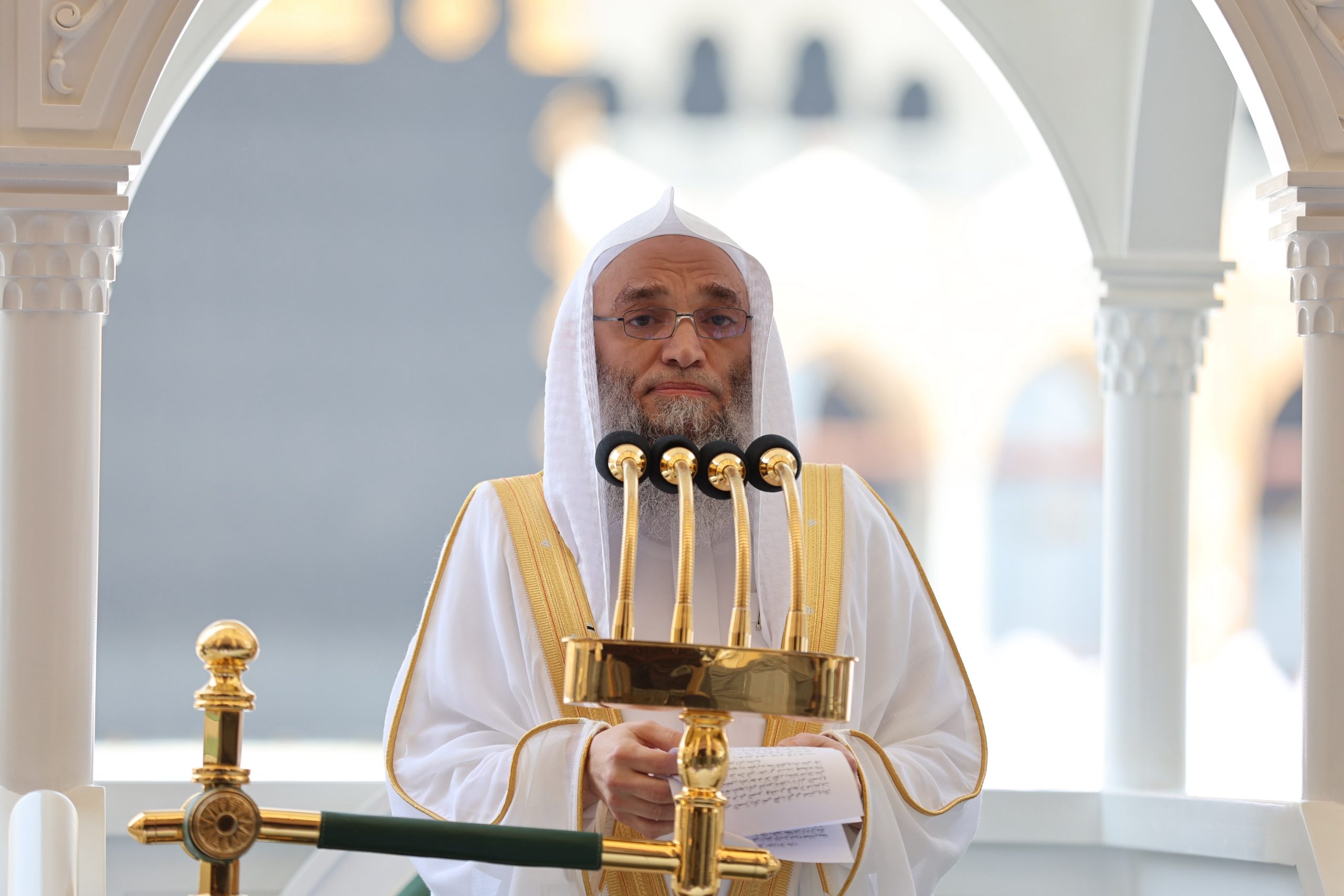 الشيخ أ.د فيصل بن جميل غزاوي في خطبة الجمعة بالمسجد الحرام يوصي المسلمين بتقوى الله