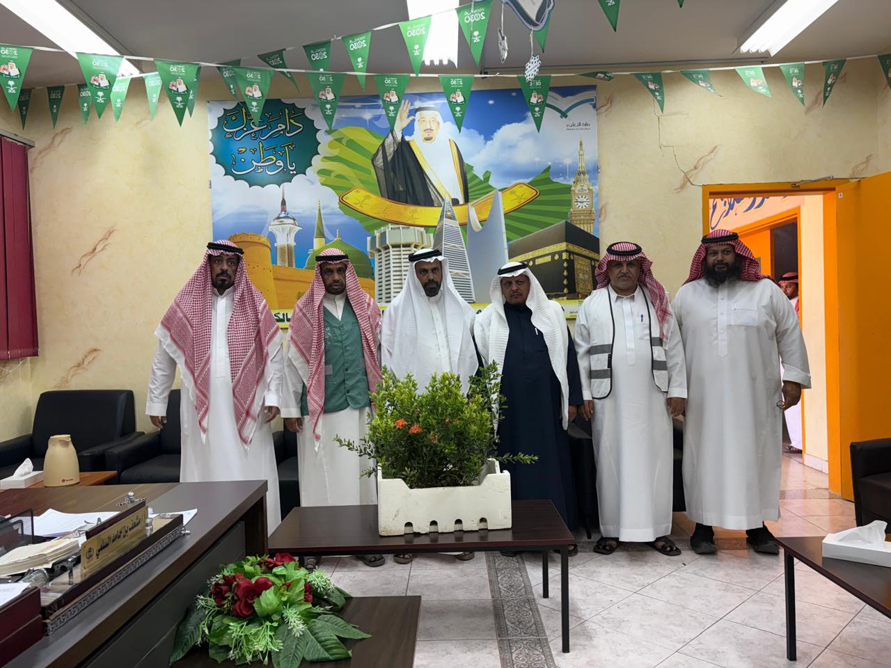 بيئة الكامل تنفذ مبادرة بيئية لتوزيع عدد من الشتلات المتنوعة على