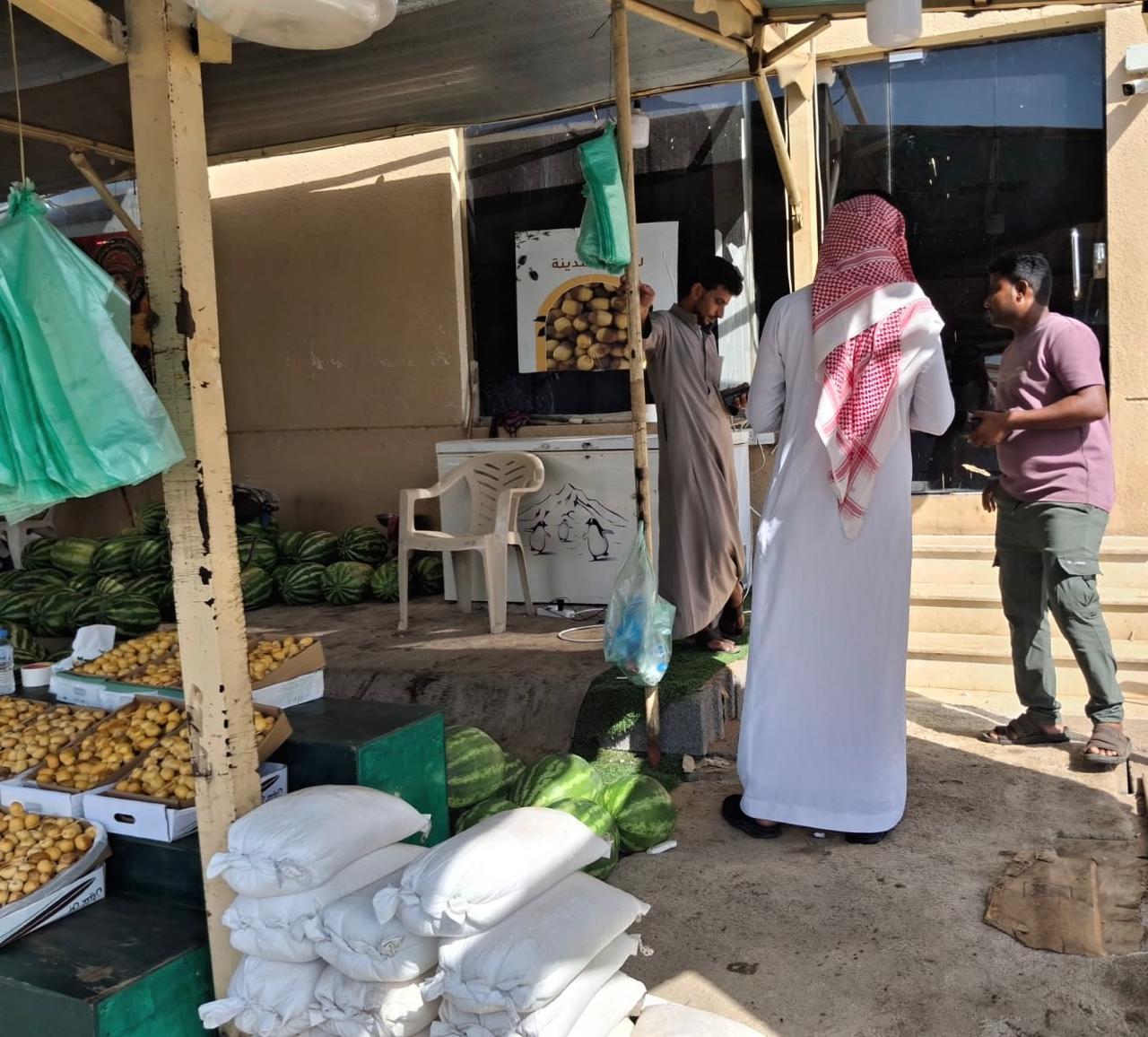 “بيئة رابغ تكثّف جولاتها الرقابية على المسالخ وسوق النفع العام بمحافظة رابغ