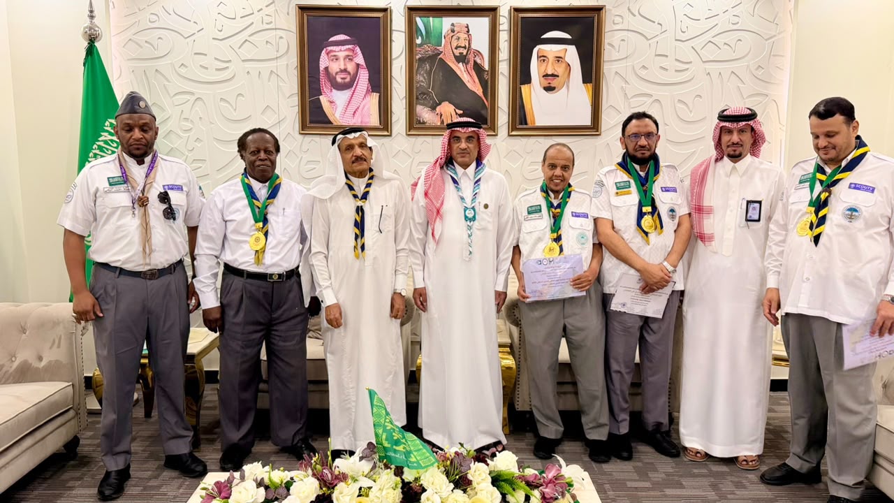 مدير تعليم الطائف يكرّم نخبة من رواد الكشافة لحصدهم جوائز عربية في البحوث والمنديل الكشفي