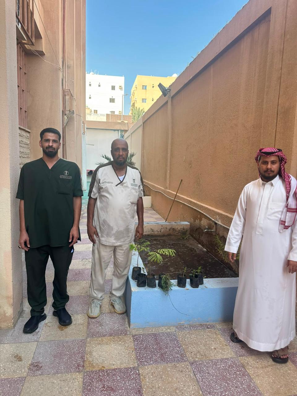 ‏بيئة مكة تنفذ مبادرة تشجير وتوعية بعدد من مدارس جدة