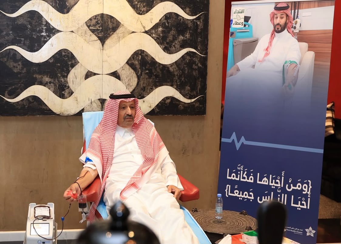 أمير منطقة الباحة يشارك في الحملة الوطنية للتبرع بالدم ويؤكد أهمية ترسيخ ثقافة العطاء والتكافل المجتمعي