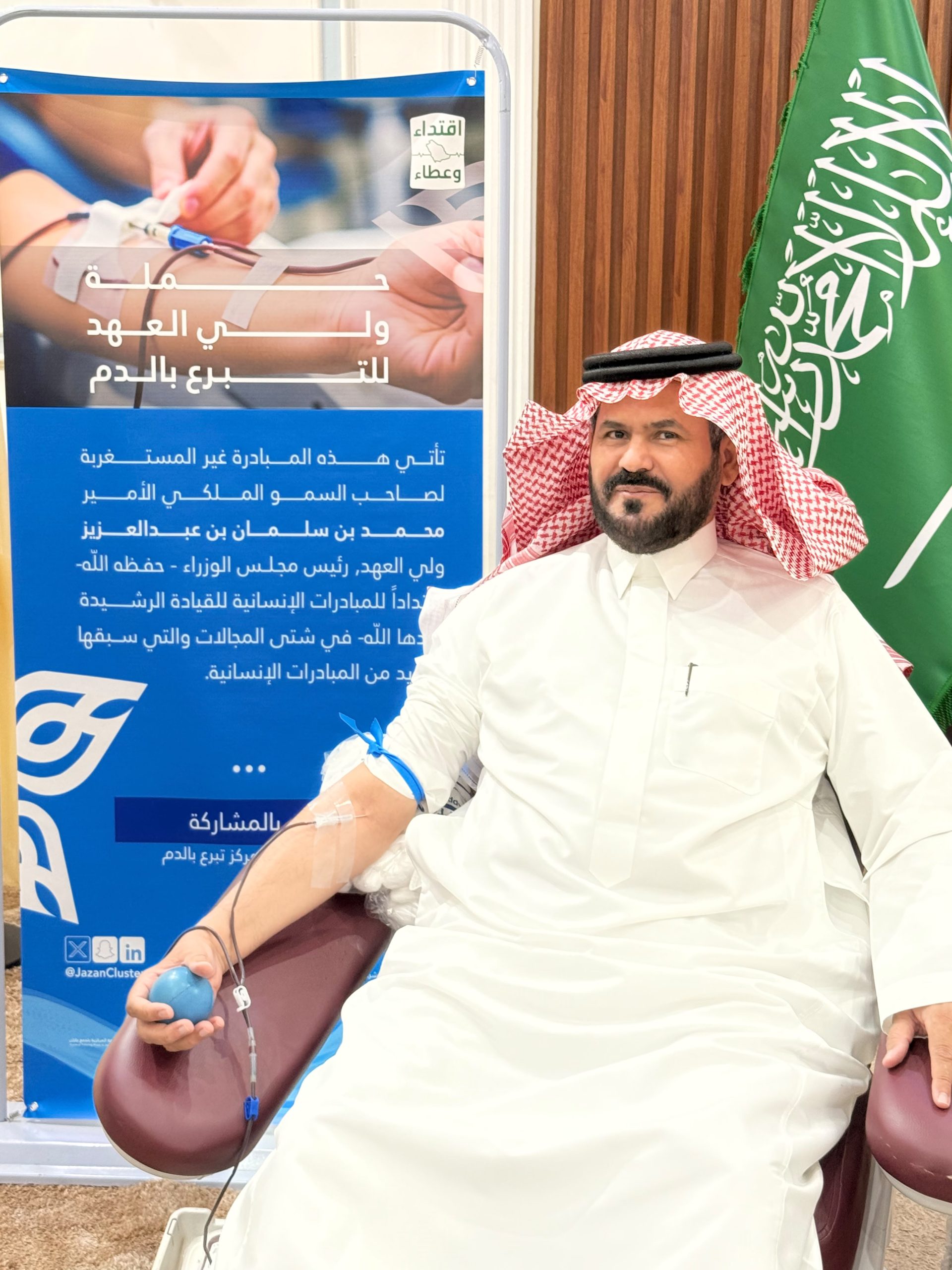 محافظ بيش يتبرع بالدم ضمن حملة سمو ولي العهد للتبرع بالدم