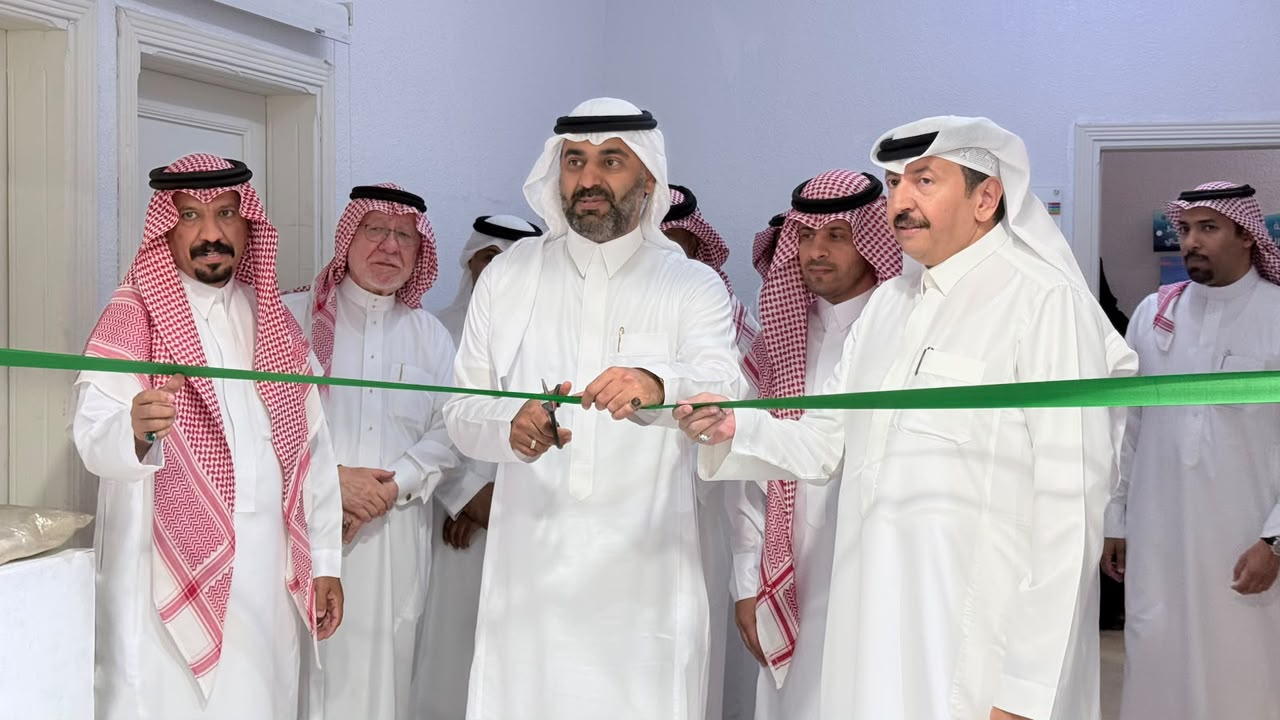 الشهراني يفتتح “الوطن والفنون” في الطائف