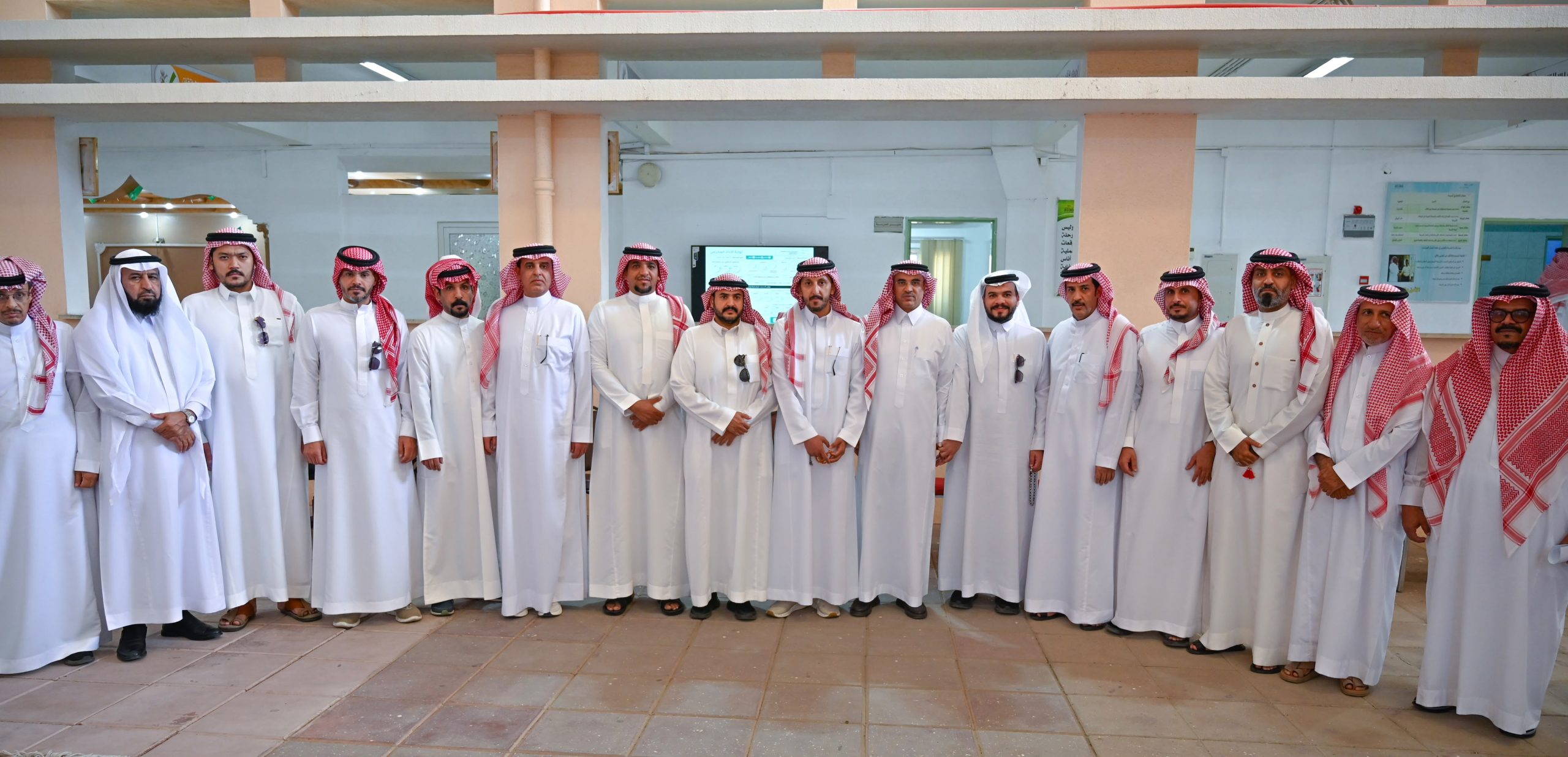 مدير عام تعليم الطائف يطلق مرحلة الاقتراع لمجالس أولياء الأمور في المدارس 