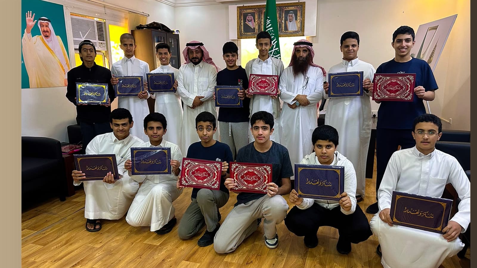 متوسطة أوس بن حبيب بتعليم عسير تعتمد المجلس الطلابي وتكرّم أعضاءه تعزيزًا للقيادة والمسؤولية