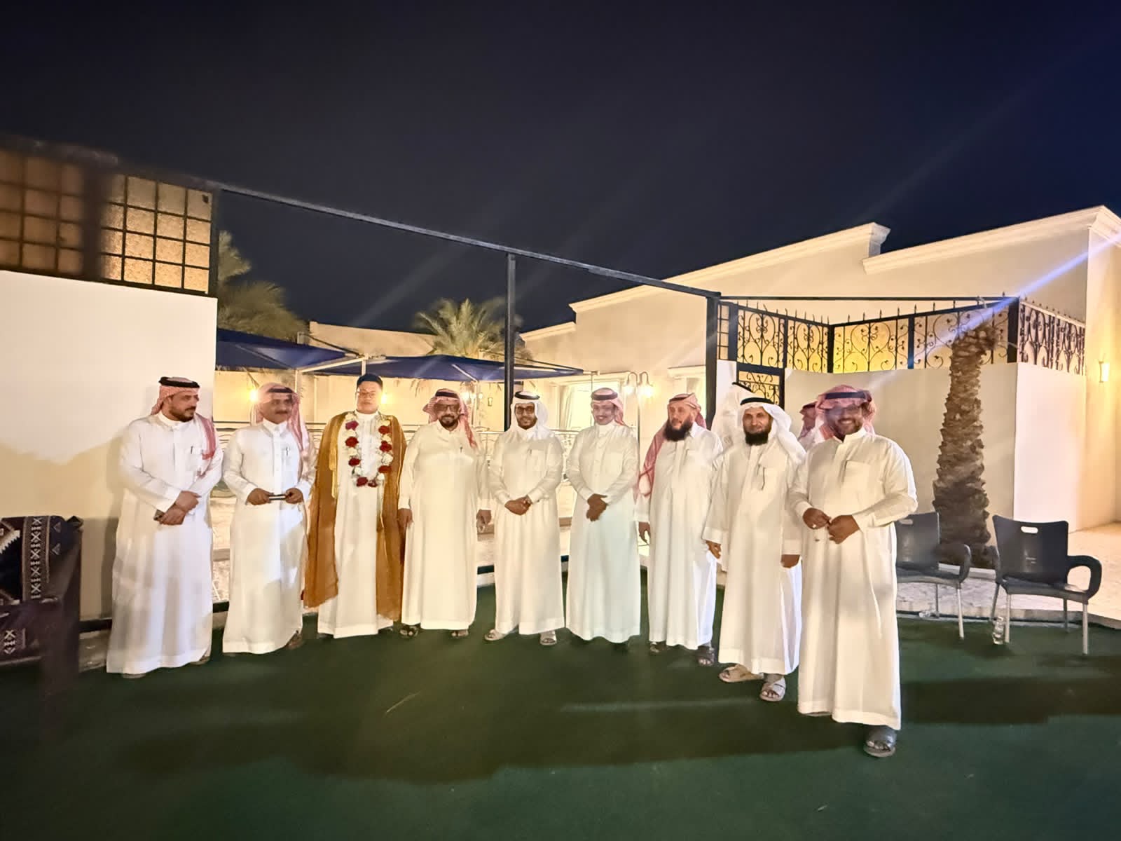 مدرسة عبدالله بن خميس والليث بن خالد تكرّم منسوبيها وتحتفي بزواج معلم اللغة الصينية
