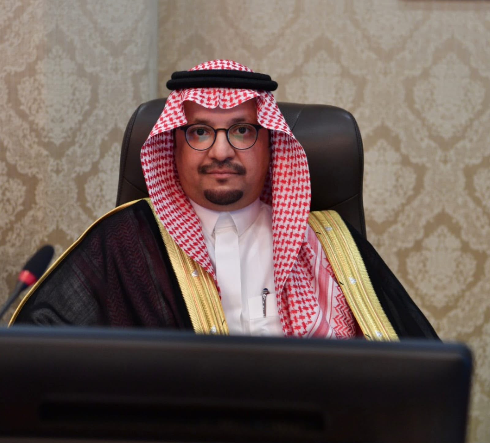 العريفي يباشر مهامه محافظًا للنعيرية