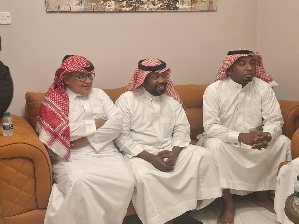 الإعلامي عبدالله سهل يحتفي بعقد قران ابنته المهندسة لانا في أبوعريش