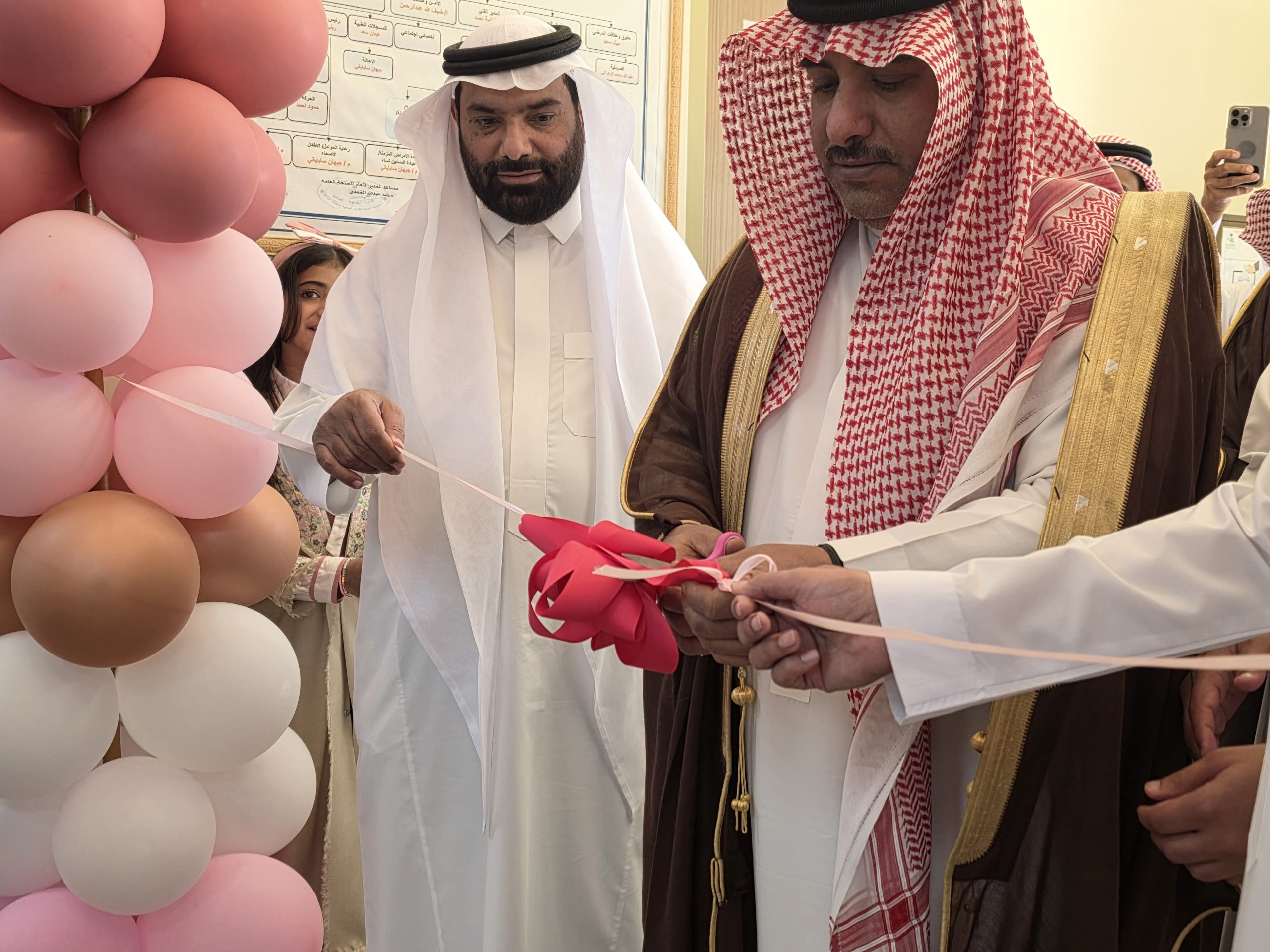 محافظ قلوة يُدشّن فعالية التوعية بسرطان الثدي بمشاركة القطاعات الصحية والتعليمية