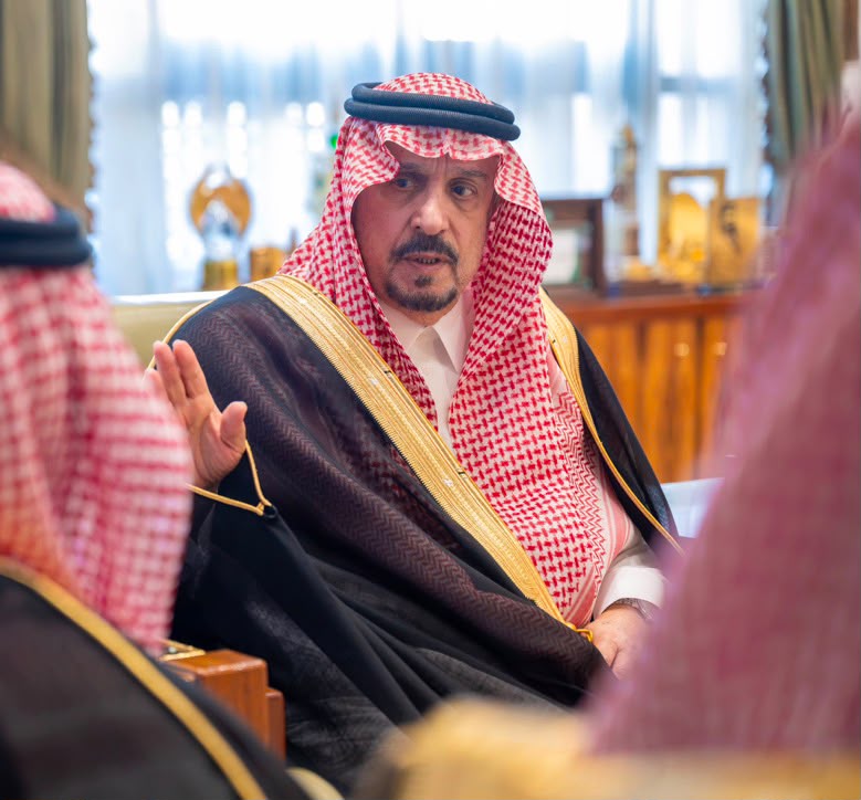 أمير الرياض يستقبل المدير العام لفرع وزارة التجارة بالمنطقة