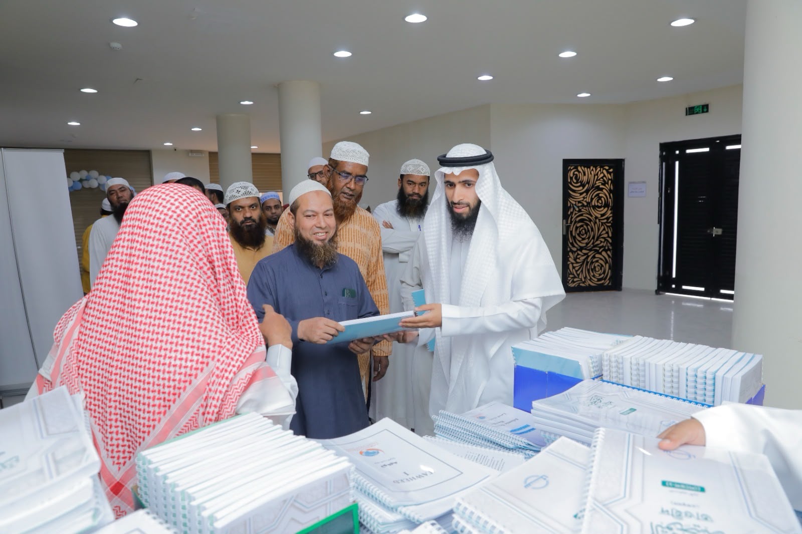 طلاب يلتحقون بمشروع ” أسلمت فعلمني” بجمعية الدعوة بالبديعة على مدى 26 عاما