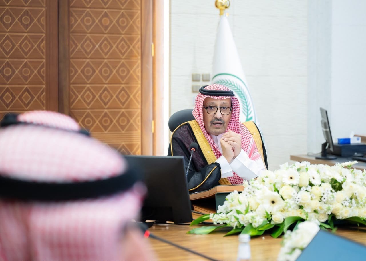 أمير الباحة يرأس اجتماع اللجنة التنفيذية للإسكان التنموي بالمنطقة