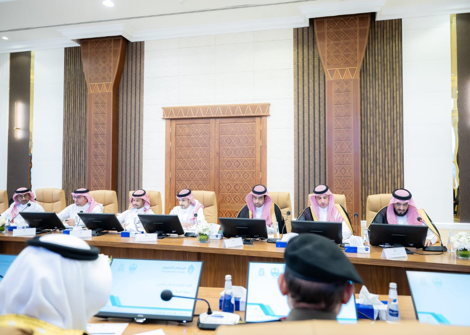 أمير الباحة يرأس اجتماع اللجنة التنفيذية للإسكان التنموي بالمنطقة