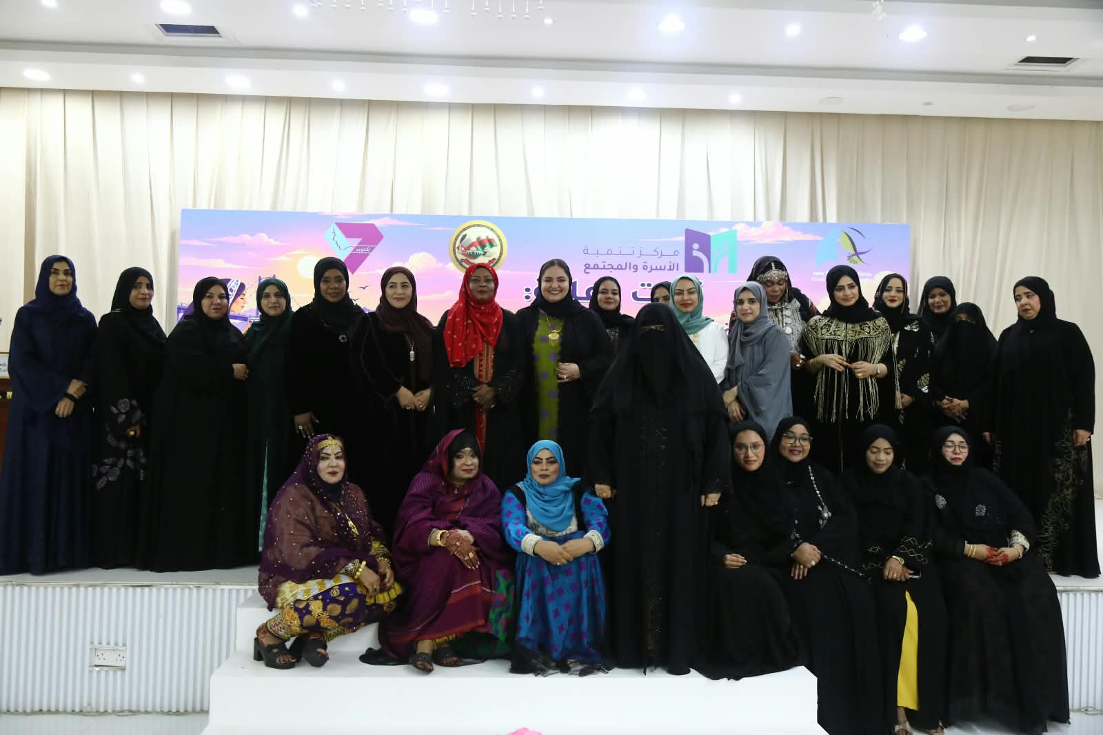 أمسية شعرية تحتفي بيوم المرأة العمانية في صور