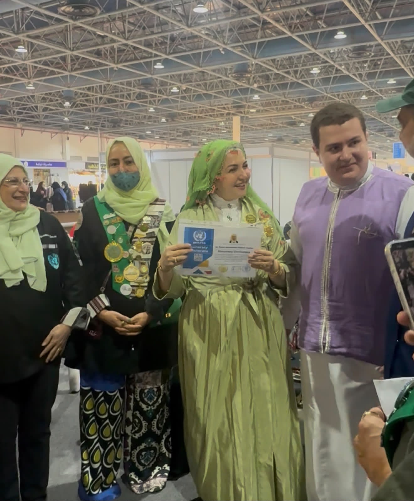 منح مستشارة التراث السعودي ريم عسيلان الدكتورة الفخرية من منظمة UNMTC