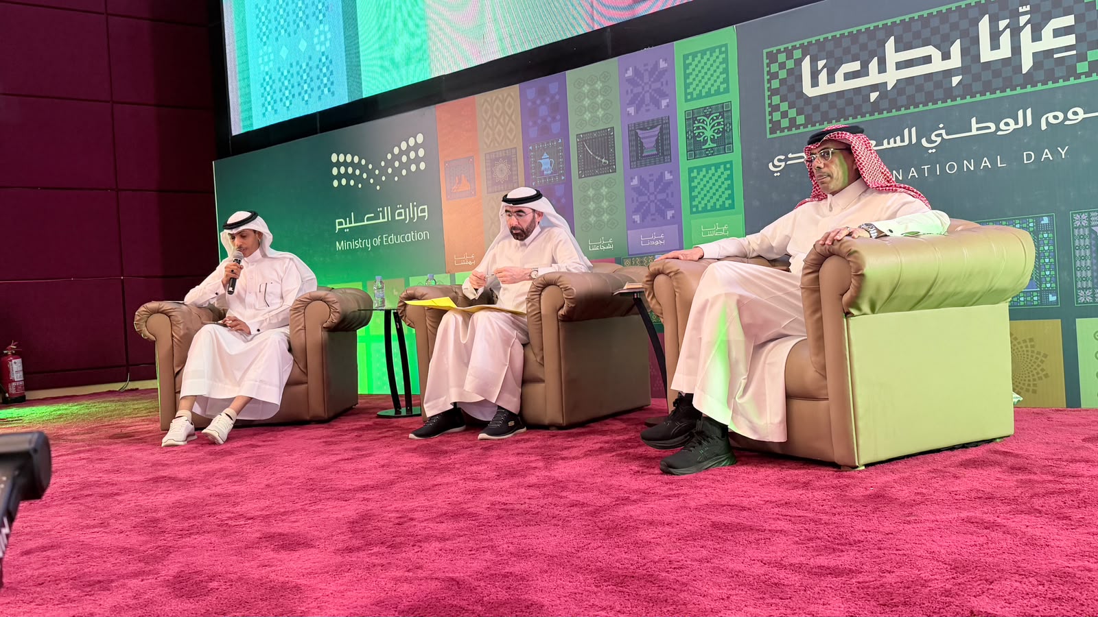 “نادي الثقافة والفنون بصبيا” ينظم ندوة كبرى؛ لاستعراض مسيرة تطوير الأدب والتعليم في العهد السعودي…