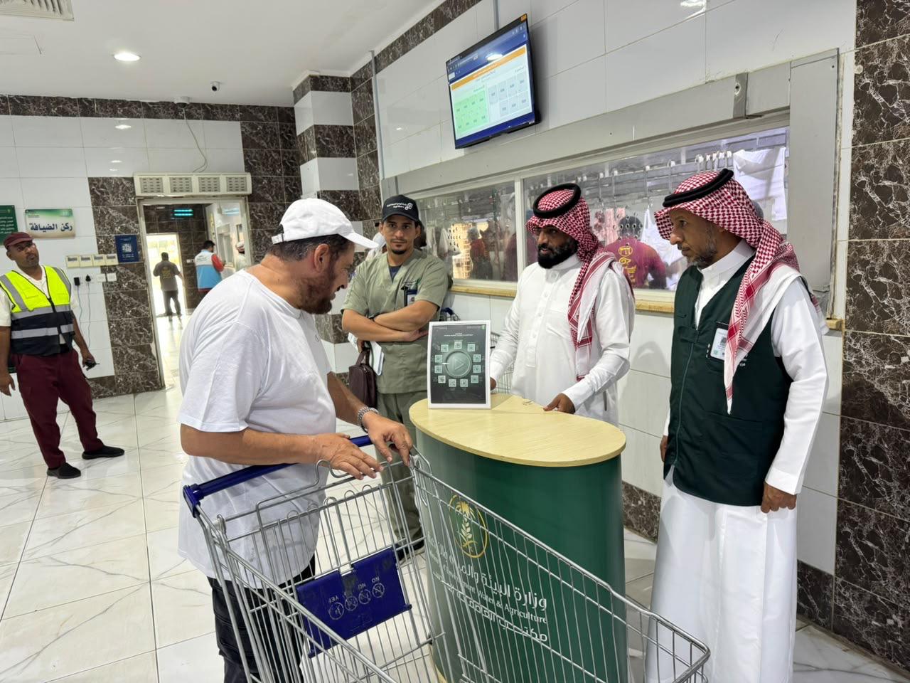 بيئة العاصمة المقدسة تُعرّف بخدمات منصة «نما» في المسالخ وسوق الأغنام