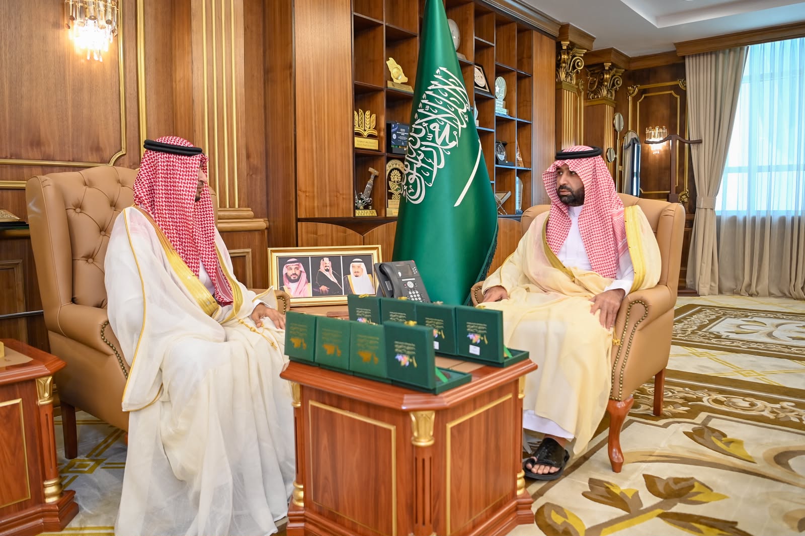 أمير جازان يستقبل مالك الإبل مجدي شتيفي بمناسبة تحقيقه مراكز متقدمة في مهرجان الملك عبدالعزيز للإبل