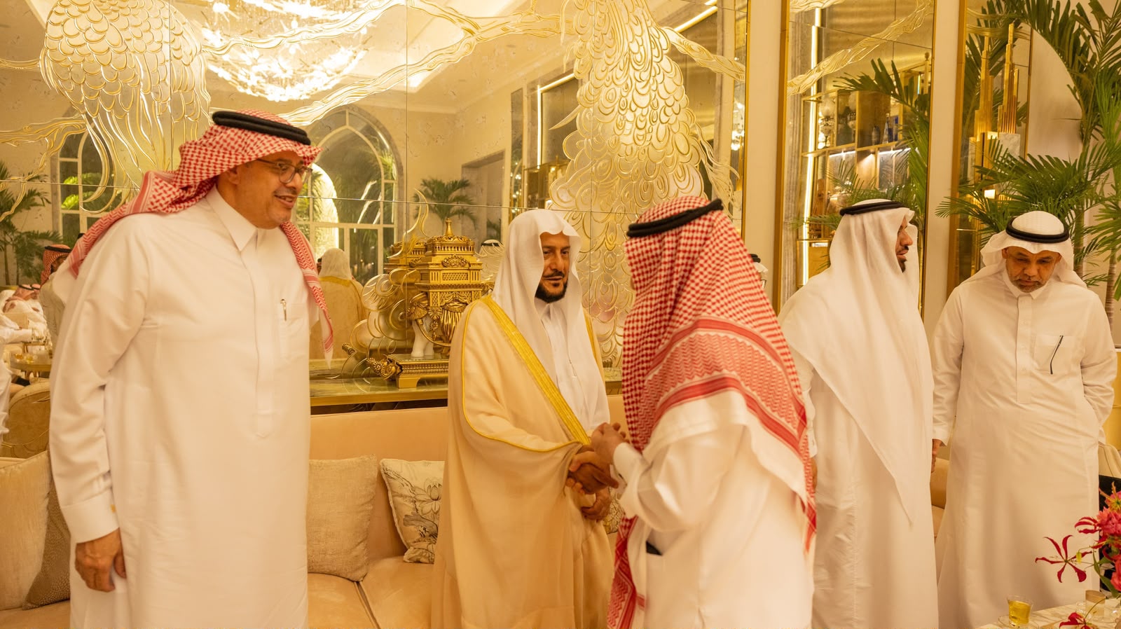 الشيخ عبداللطيف الفوزان يقيم حفل عشاء تكريمًا لوزير الشؤون الإسلامية