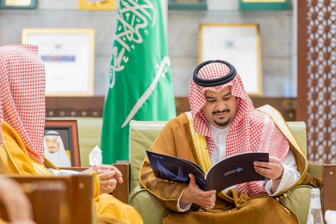 نائب أمير الرياض يستقبل رئيس مجلس الجمعيات الأهلية بالمنطقة
